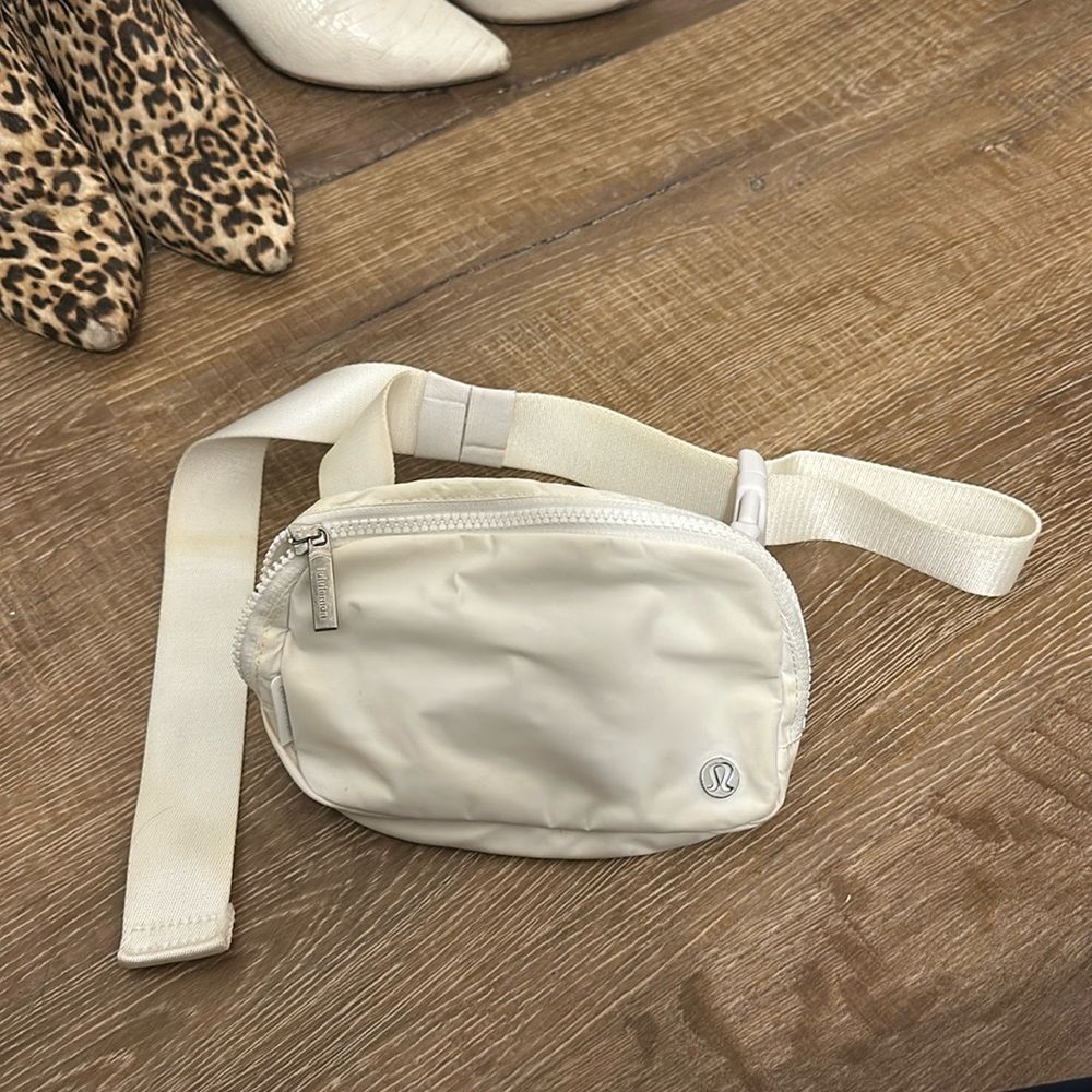 Lululemon Everywhere Belt Bag